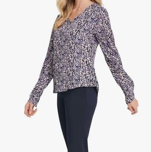 👚Beautiful blouse with pleated sleeves